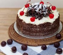 /images/menu/2015-04/sponge-black-forest-whole.jpg